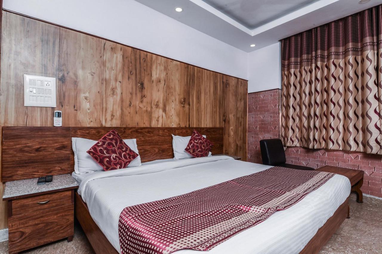 Hotel Dream Palace Laxmi Nagar Nova Deli Exterior foto